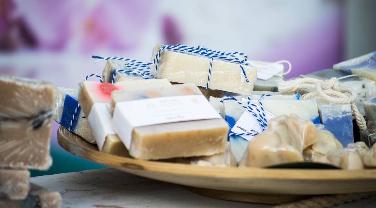 Découvrez les bienfaits étonnants du savon au lait de chèvre pour une peau radieuse ! 🐐✨